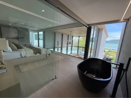 Villa de luxe en bord de mer avec 4 chambres et 5 salles de bain à Rawai