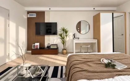 Moderno departamento de 1 dormitorio con vista a la ciudad y montañas en Supalai Park Downtown Phuket