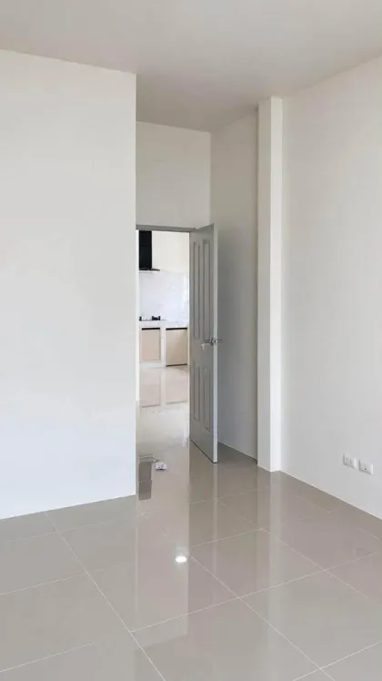 Maison jumelée 2 chambres à vendre à Sukpirom Village, Thalang