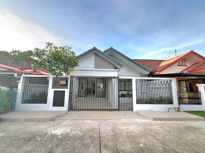 Villa gemela renovada de 3 dormitorios en venta en Wichit