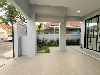 Villa gemela renovada de 3 dormitorios en venta en Wichit