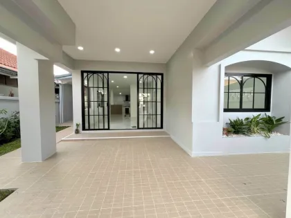 Villa gemela renovada de 3 dormitorios en venta en Wichit