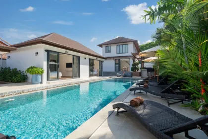 Villa 5 Chambres avec Piscine à Vendre à Naiharn, Phuket