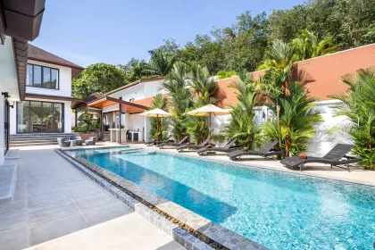 Villa 5 Chambres avec Piscine à Vendre à Naiharn, Phuket