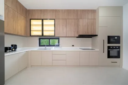 Villa 5 Chambres avec Piscine à Vendre à Naiharn, Phuket