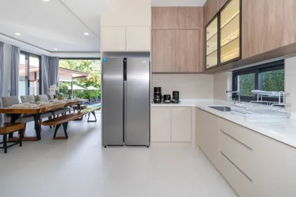 Villa 5 Chambres avec Piscine à Vendre à Naiharn, Phuket