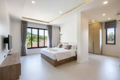 Villa 5 Chambres avec Piscine à Vendre à Naiharn, Phuket
