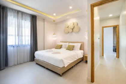 Villa 5 Chambres avec Piscine à Vendre à Naiharn, Phuket