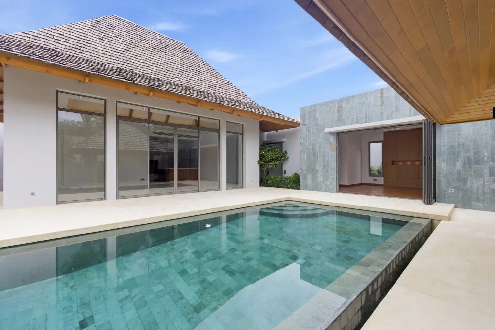 Eck-Einheit Poolvilla zum Verkauf in Thalang