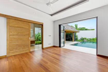 Eck-Einheit Poolvilla zum Verkauf in Thalang