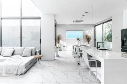 3-stöckige Poolvilla in Cherng Talay, Bang Tao, Phuket