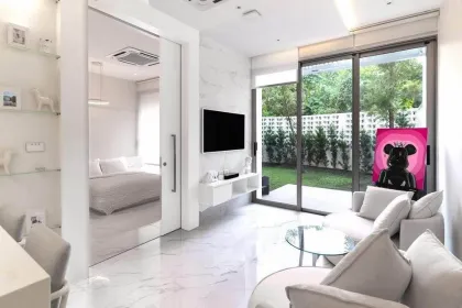 3-stöckige Poolvilla in Cherng Talay, Bang Tao, Phuket