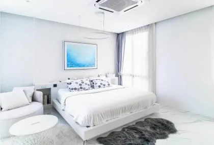 3-stöckige Poolvilla in Cherng Talay, Bang Tao, Phuket