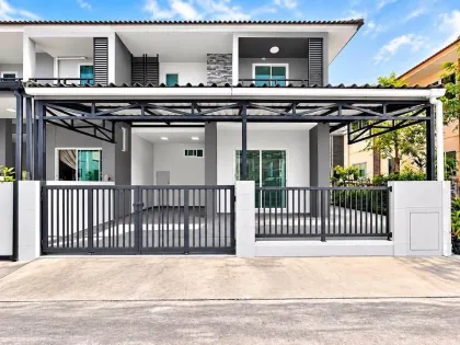 Casa en esquina de 4 habitaciones y 2 baños en venta en Rawai, Phuket