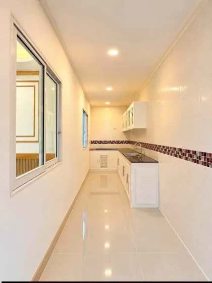 บ้านทาวน์เฮาส์แปลงมุม 2 ชั้น 4 ห้องนอน 2 ห้องน้ำ ในถลาง