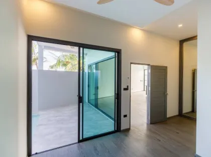 Brandneue Moderne 3-Zimmer-Poolvilla im Zentrum von Rawai