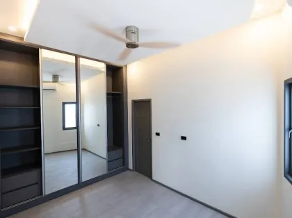 Brandneue Moderne 3-Zimmer-Poolvilla im Zentrum von Rawai