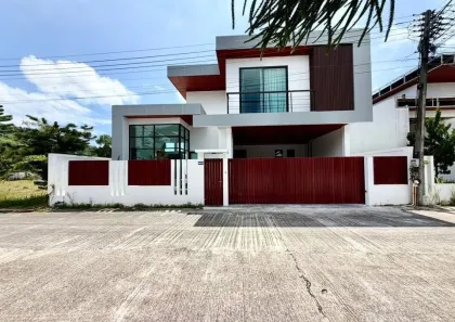 Villa con piscina cerca del aeropuerto de Phuket y el mar