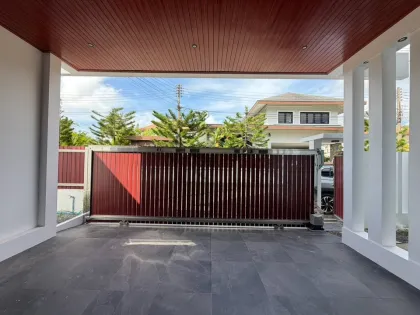 Villa con piscina cerca del aeropuerto de Phuket y el mar