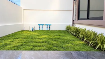 Single-Storey Twin House with 2 Bedrooms, 2 Bathrooms and Small Garden