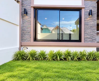 Single-Storey Twin House with 2 Bedrooms, 2 Bathrooms and Small Garden