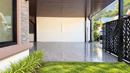 Single-Storey Twin House with 2 Bedrooms, 2 Bathrooms and Small Garden