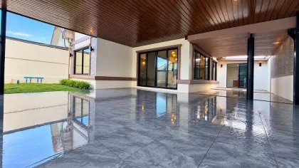 Single-Storey Twin House with 2 Bedrooms, 2 Bathrooms and Small Garden