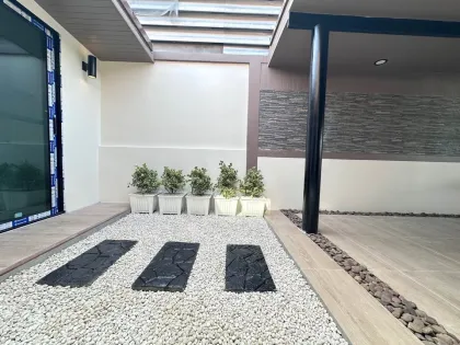 Single-Storey Twin House with 2 Bedrooms, 2 Bathrooms and Small Garden