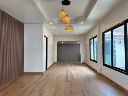 Single-Storey Twin House with 2 Bedrooms, 2 Bathrooms and Small Garden