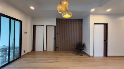Single-Storey Twin House with 2 Bedrooms, 2 Bathrooms and Small Garden