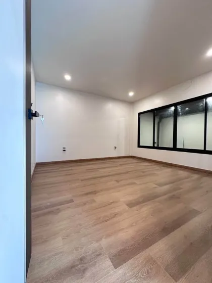 Single-Storey Twin House with 2 Bedrooms, 2 Bathrooms and Small Garden