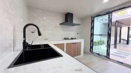 Single-Storey Twin House with 2 Bedrooms, 2 Bathrooms and Small Garden