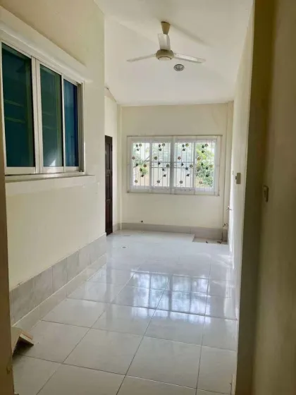 Eck-Einfamilienhaus mit 3 Schlafzimmern im Projekt Phuket Villa Chao Fa 2