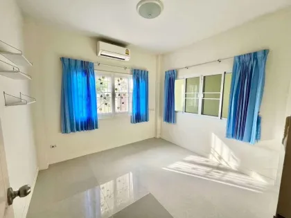 Eck-Einfamilienhaus mit 3 Schlafzimmern im Projekt Phuket Villa Chao Fa 2