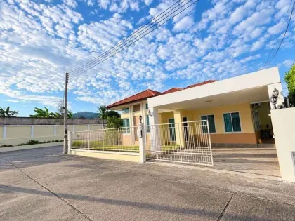 Eck-Einfamilienhaus mit 3 Schlafzimmern im Projekt Phuket Villa Chao Fa 2