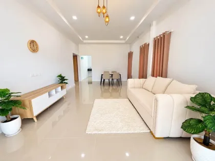 Maison individuelle 3 chambres 2 salles de bain avec grand terrain dans la zone de Thalang