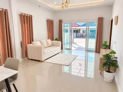 Maison individuelle 3 chambres 2 salles de bain avec grand terrain dans la zone de Thalang