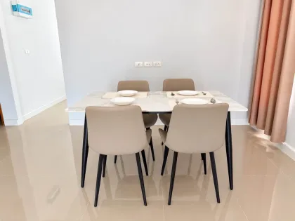 Maison individuelle 3 chambres 2 salles de bain avec grand terrain dans la zone de Thalang