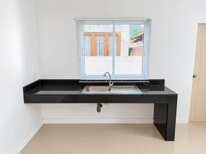Maison individuelle 3 chambres 2 salles de bain avec grand terrain dans la zone de Thalang