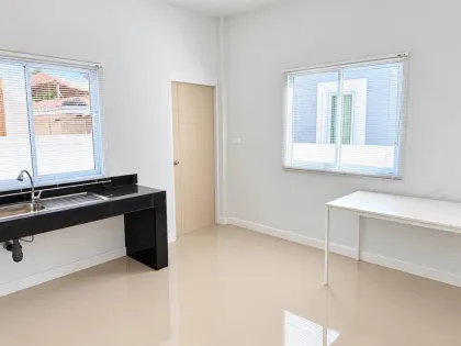 Maison individuelle 3 chambres 2 salles de bain avec grand terrain dans la zone de Thalang