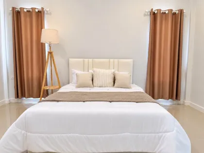 Maison individuelle 3 chambres 2 salles de bain avec grand terrain dans la zone de Thalang