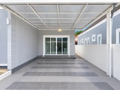 Maison individuelle 3 chambres 2 salles de bain avec grand terrain dans la zone de Thalang