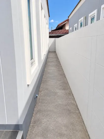 Maison individuelle 3 chambres 2 salles de bain avec grand terrain dans la zone de Thalang
