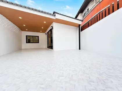 Casa renovada de una planta con 3 habitaciones cerca del muelle de Chalong