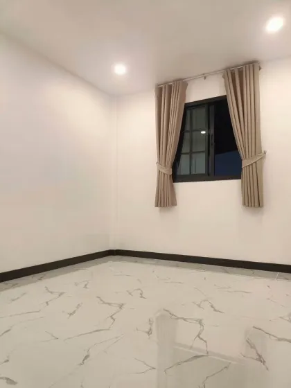 Casa renovada de una planta con 3 habitaciones cerca del muelle de Chalong