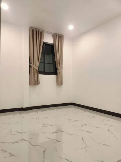 Casa renovada de una planta con 3 habitaciones cerca del muelle de Chalong
