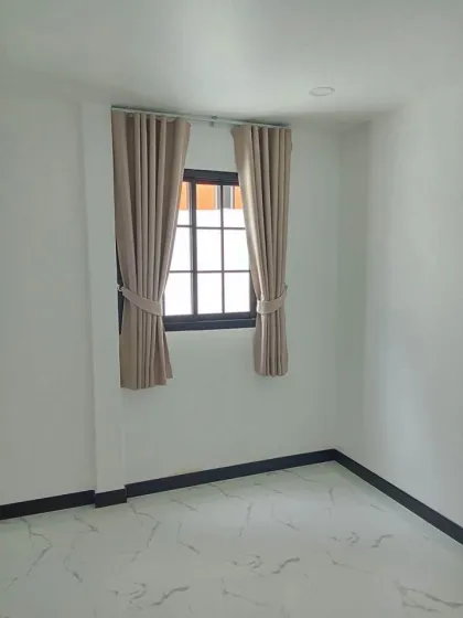 Casa renovada de una planta con 3 habitaciones cerca del muelle de Chalong