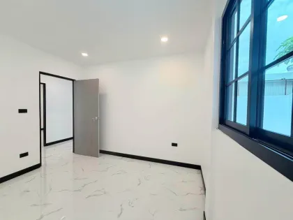 Casa renovada de una planta con 3 habitaciones cerca del muelle de Chalong