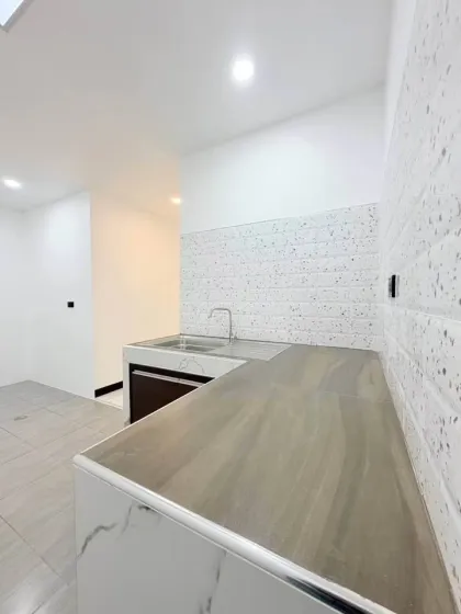 Casa renovada de una planta con 3 habitaciones cerca del muelle de Chalong