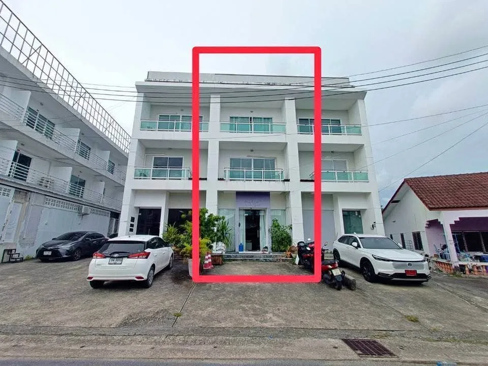 3-этажное коммерческое здание 4 спальни 3 ванных, продажа в Чалонг, Пхукет